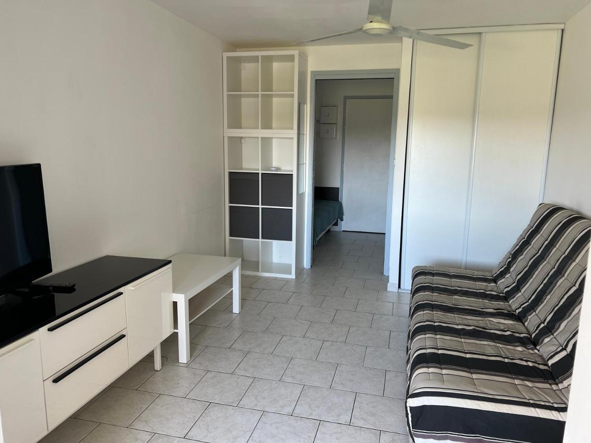 Joli Studio Tres Clair A Proximite Mer Pour 3 Personnes La Londe-les-Maures Extérieur photo
