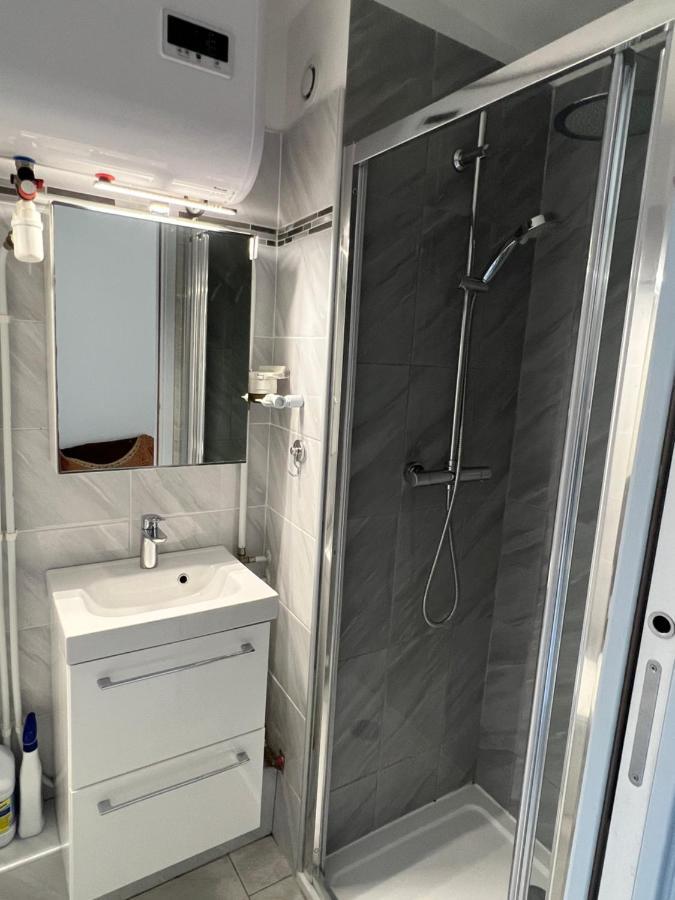 Joli Studio Tres Clair A Proximite Mer Pour 3 Personnes La Londe-les-Maures Extérieur photo