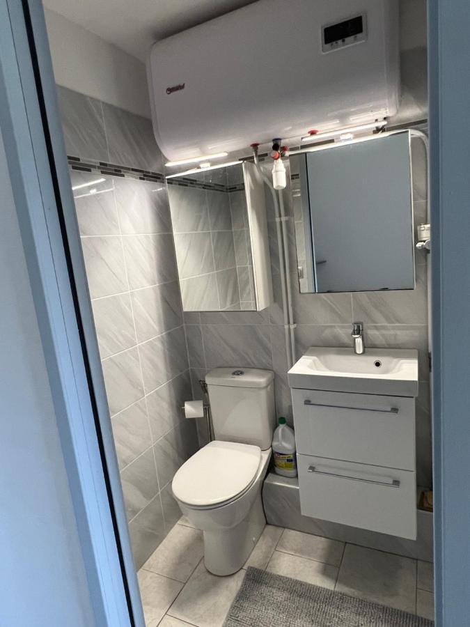Joli Studio Tres Clair A Proximite Mer Pour 3 Personnes La Londe-les-Maures Extérieur photo