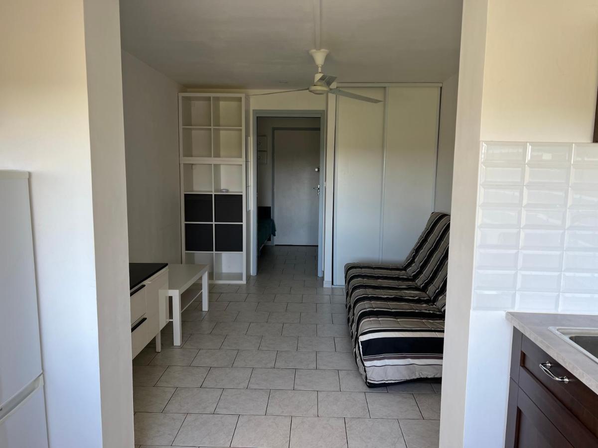 Joli Studio Tres Clair A Proximite Mer Pour 3 Personnes La Londe-les-Maures Extérieur photo