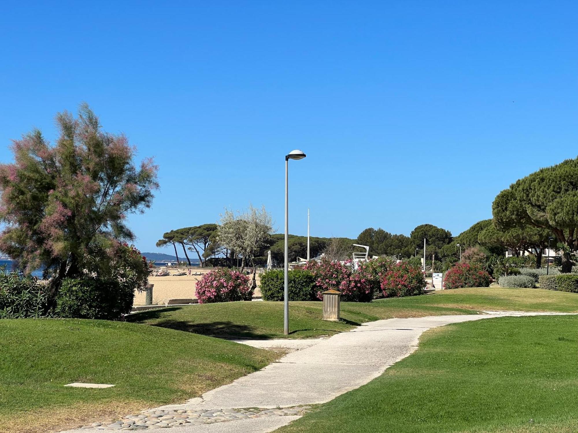 Joli Studio Tres Clair A Proximite Mer Pour 3 Personnes La Londe-les-Maures Extérieur photo
