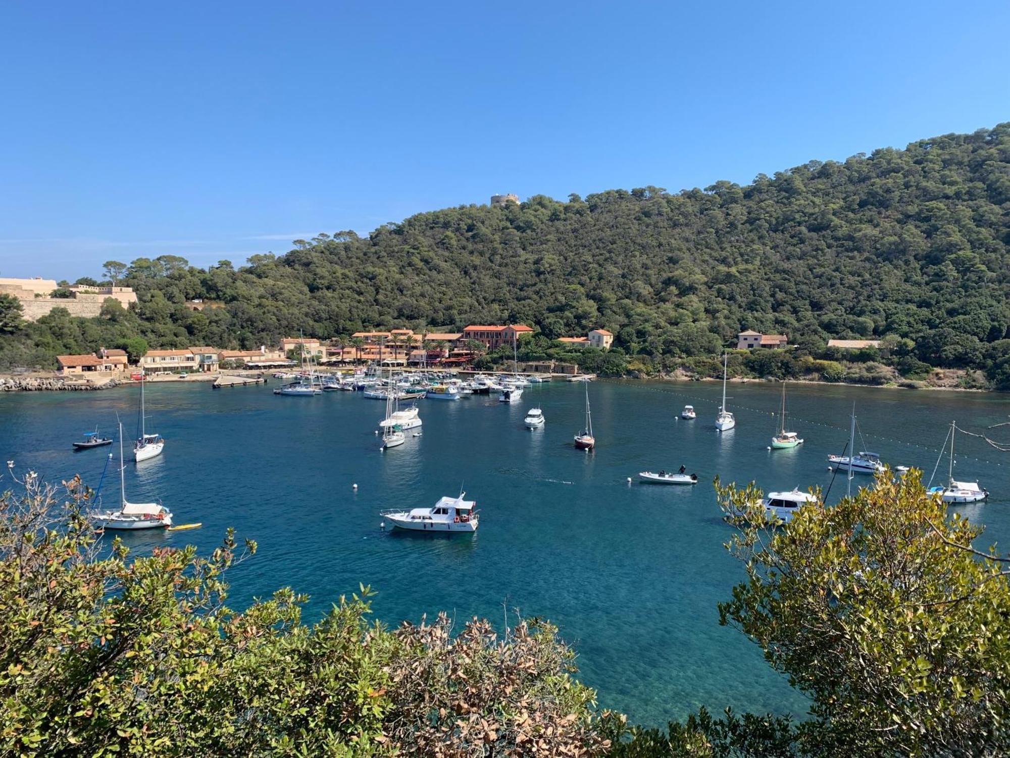 Joli Studio Tres Clair A Proximite Mer Pour 3 Personnes La Londe-les-Maures Extérieur photo